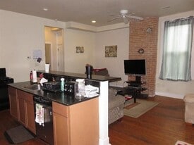 Building Photo - 2212 Ravine St