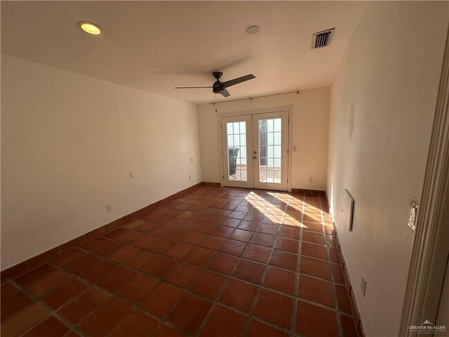 Building Photo - 22 1st Ln Ct