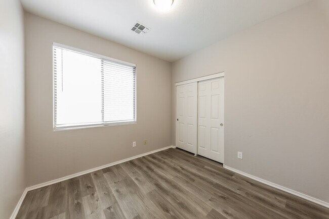 Building Photo - 40806 N Hudson Ct