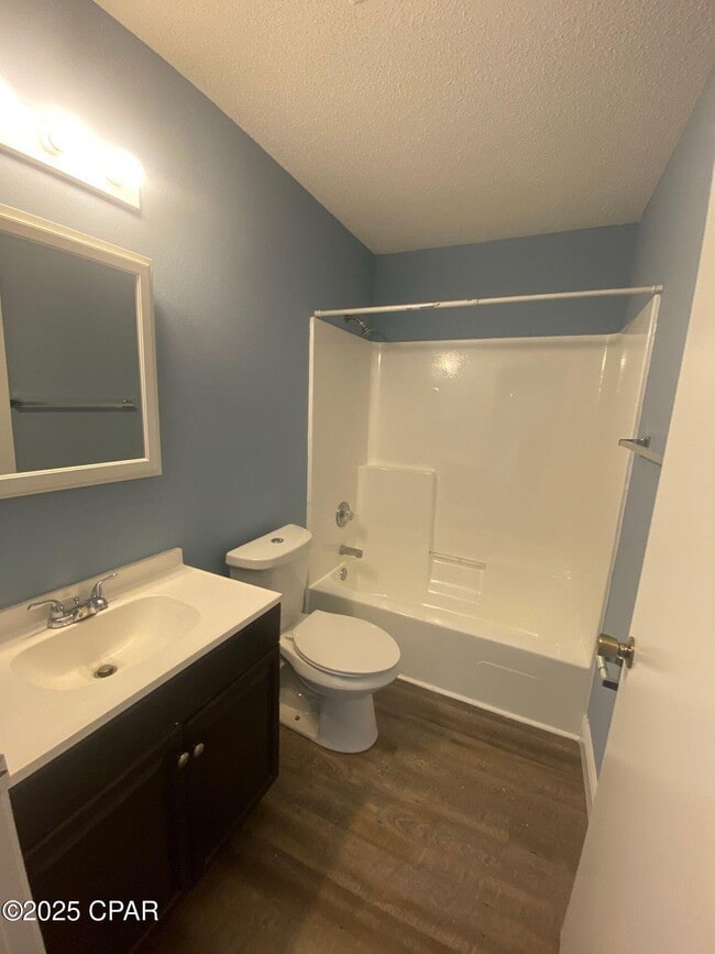 Building Photo - 6318 Lenawee St