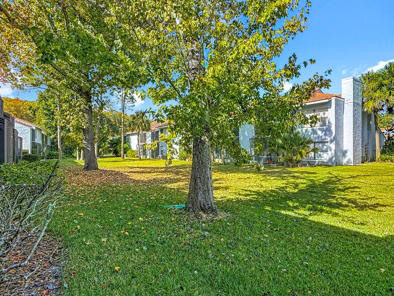 Building Photo - 4711 Capri Plz