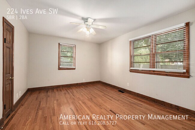 Building Photo - 224 Ives Ave SW