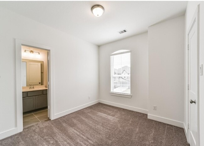 Building Photo - 1531 Crystal Stream Dr