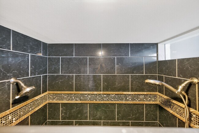 Building Photo - 706 Ruthven St