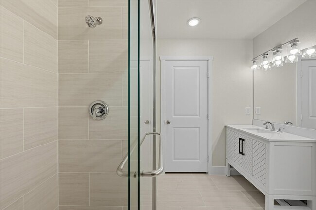 Building Photo - 825 W Walker St