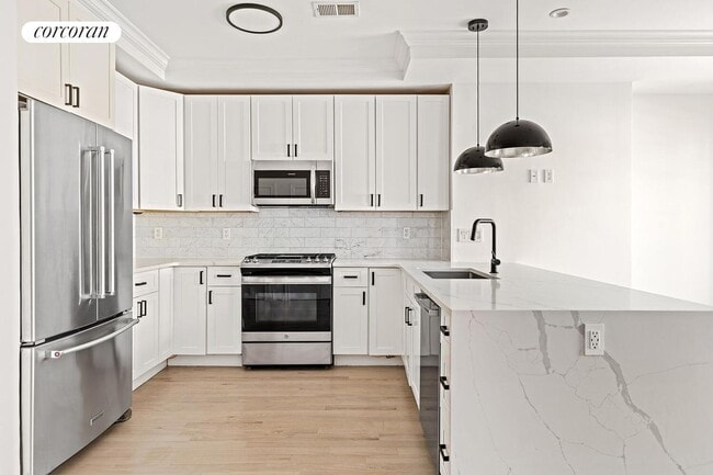 Building Photo - 210 7th St