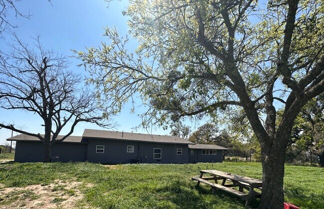 Building Photo - 850 County Road 218,