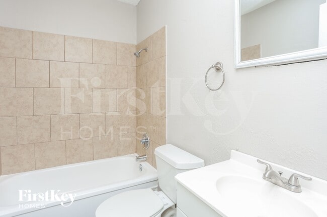 Building Photo - 604 Stonewall Dr