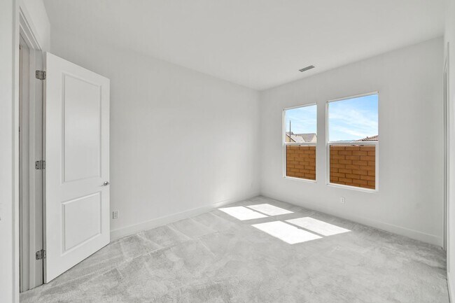 Building Photo - 30000 N Camino los Robles