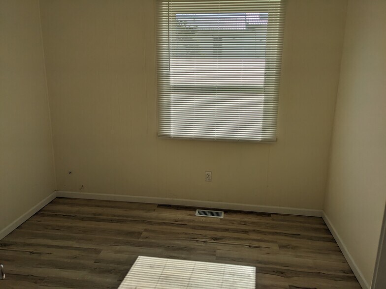 bedroom 4 - 306 E Northview Ave