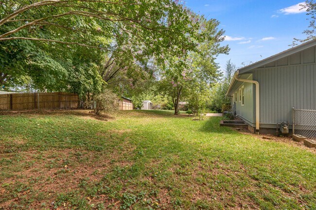 Building Photo - Lovely, Remodeled 3-Bedroom Home in West Asheville with Fenced-In Yard (6 or 12 Month Lease Options)