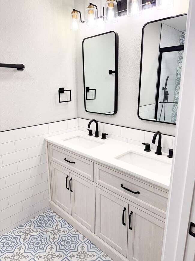 Building Photo - 2302 Brooklawn Dr