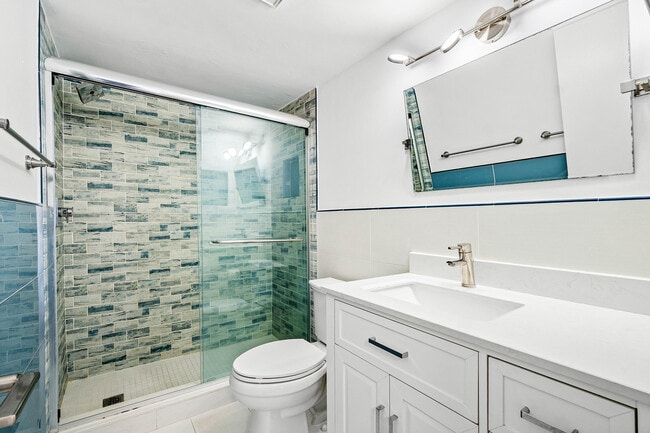 Building Photo - 698 NE Spanish River Blvd