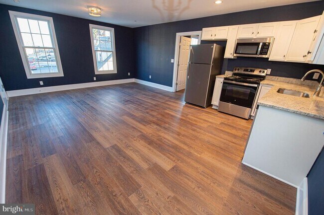Building Photo - 106 Colonial Ct