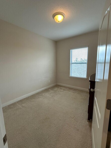 Building Photo - 6549 Calamondin Dr