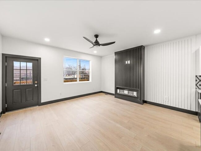 Building Photo - Knoxville 37914 - 3 bedroom, 3 bath stunni...