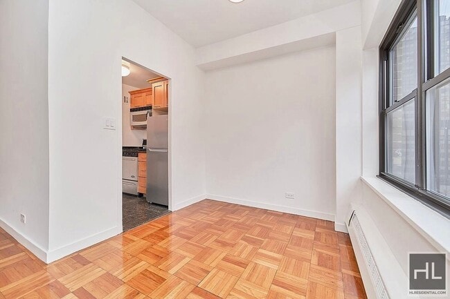 Primary Photo - EAST 55 STREET