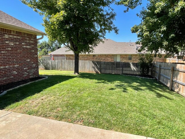 Building Photo - Beautiful 3 bed 2 bath home in a great loc...