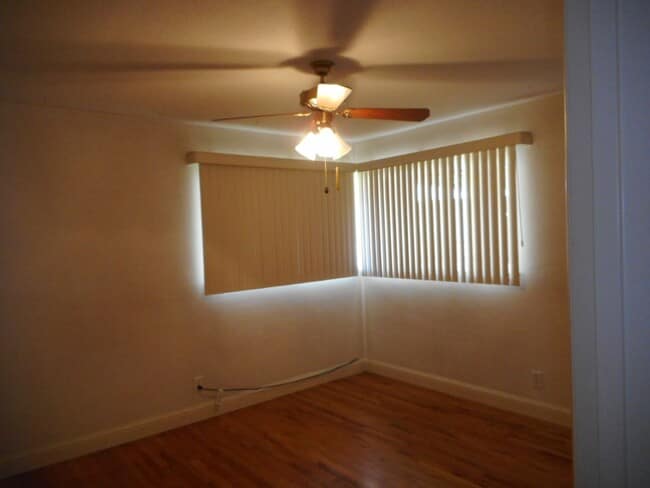Building Photo - 33 E Robinson Ave