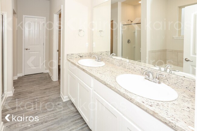 Building Photo - 6649 Tiger Pointe Dr.