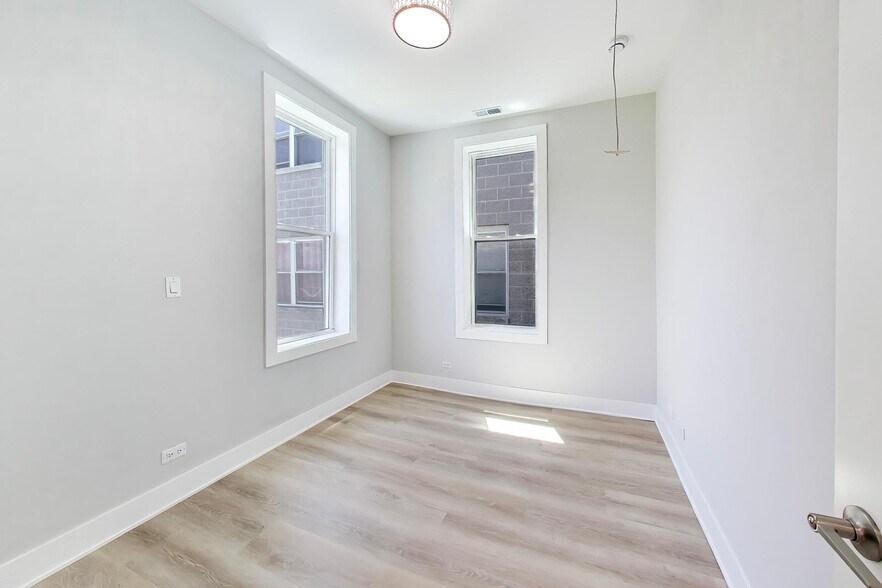 Building Photo - 1823 S Fairfield Ave
