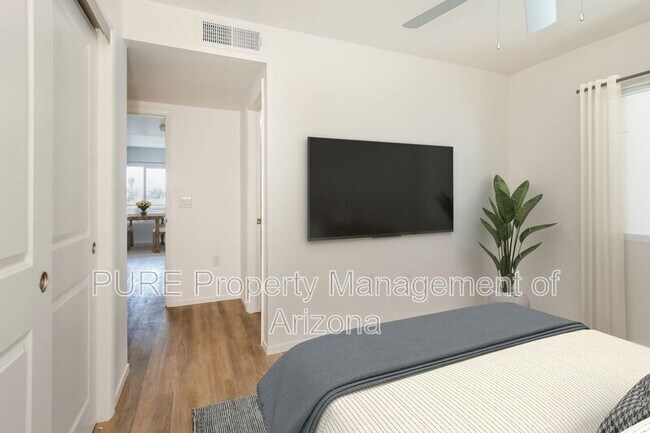 Building Photo - 6077 N 60th Ave