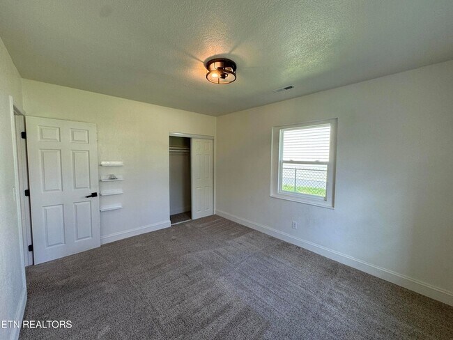 Building Photo - 1712 Vada Cir