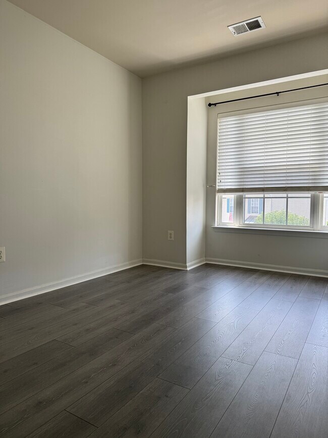 Building Photo - 637 Baystone Ct