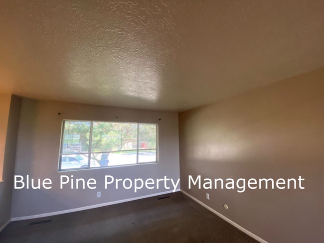 Building Photo - 2215 Sykes Dr
