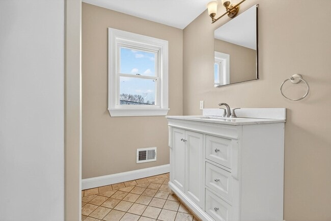 Building Photo - 24 Garden St