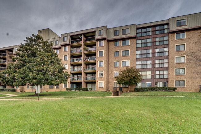 Building Photo - 2817 Jermantown Rd