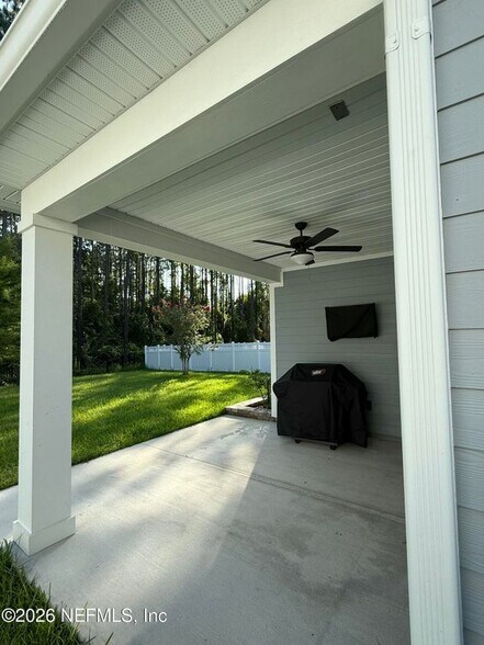 Building Photo - 323 Holly Forest Dr