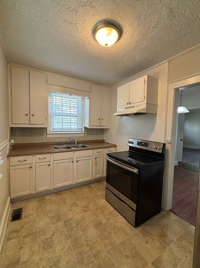 Building Photo - 282 Windsor Dr