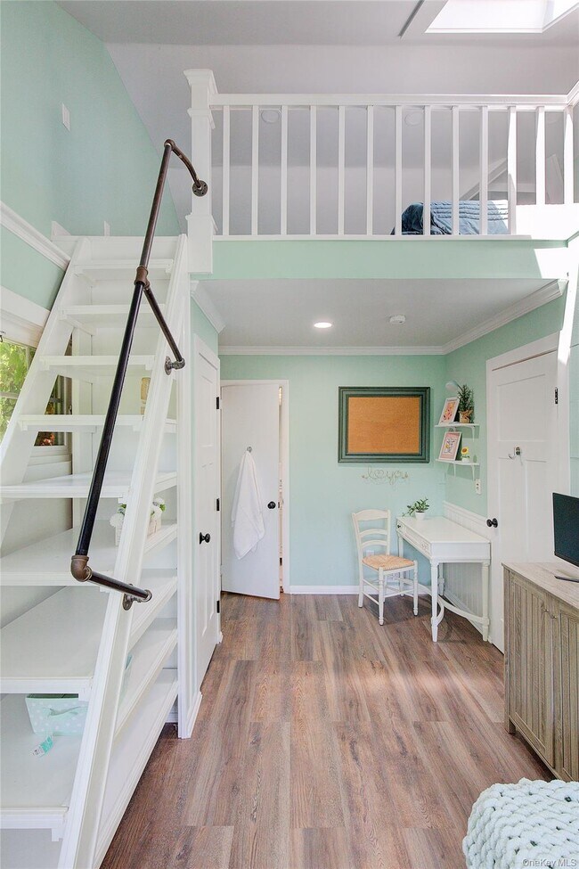 Building Photo - 2 Spring Hollow Rd