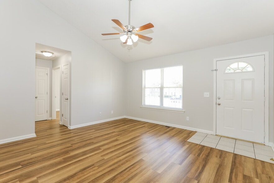 Building Photo - 420 Wildwood Dr