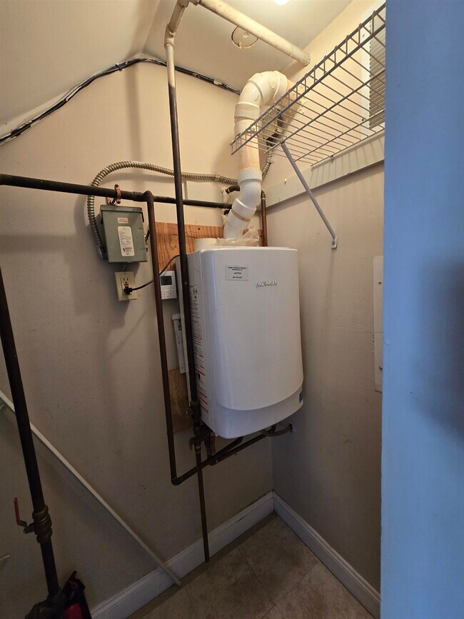 Building Photo - 616 Portland St