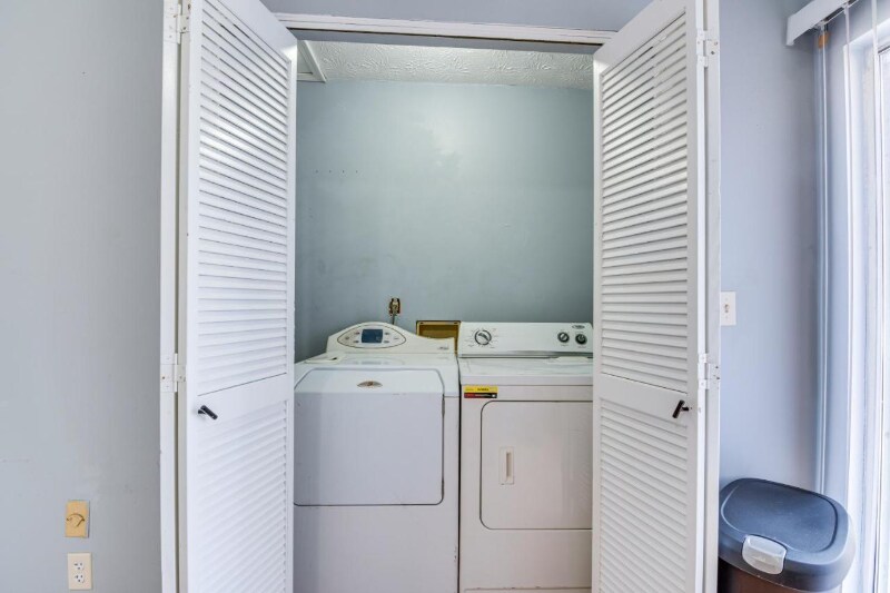 Building Photo - 1735 Nutmeg St