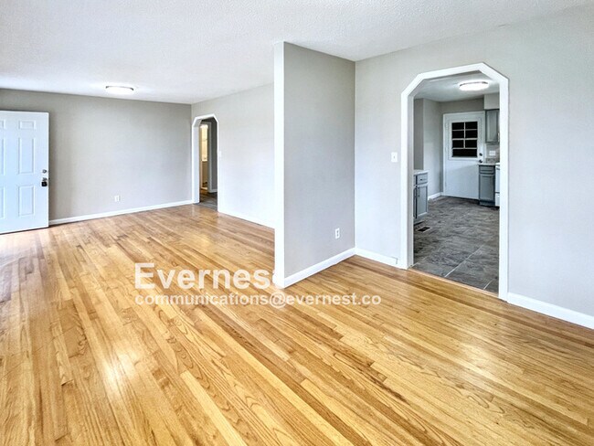 Building Photo - 4905 Eastwood Dr