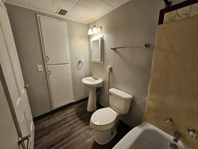 Building Photo - 434 W Lawrence St