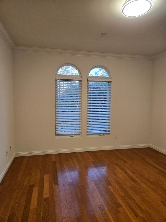 primary bedroom - 13226 Moorpark St