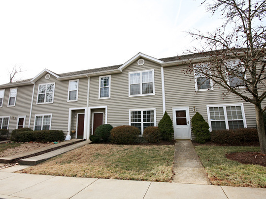 Building Photo - Ridgecrest Townhome (Lease Pending)