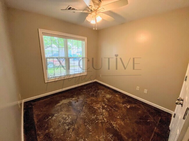 Building Photo - 3BR/2BA Home with Attached Garage & Fenced Backyard in an Established Lake Charles Neighborhood