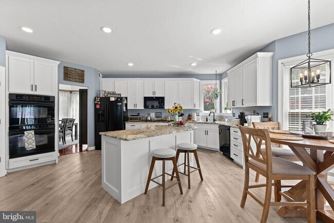 Building Photo - 43550 Riverpoint Dr