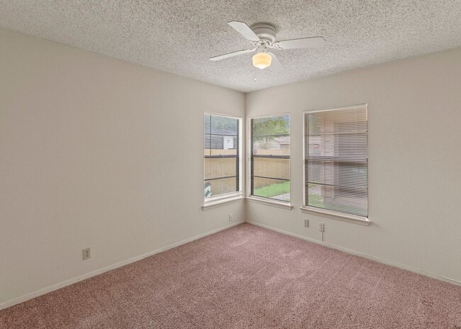 Building Photo - Close to UTSA / Medical