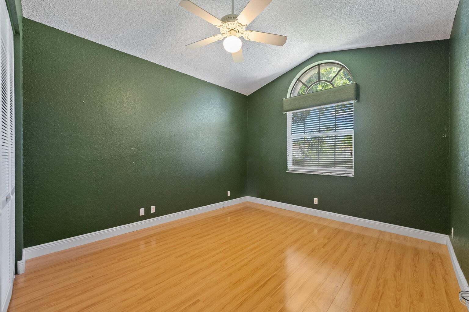 Building Photo - 10860 Fairmont Village Dr