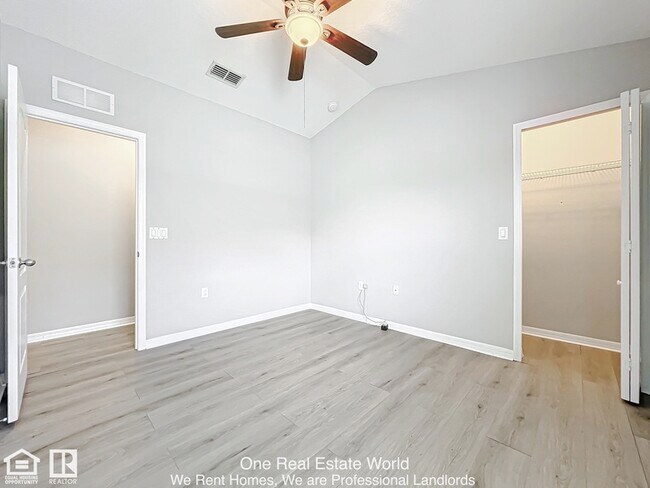 Building Photo - 5361 Windsor Lake Cir