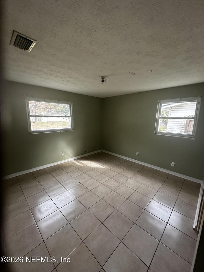 Building Photo - 472 Tara Ln