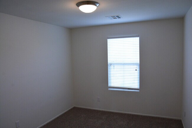 Building Photo - Impeccable Home in a Cul-de-Sac with Great Curb Appeal!