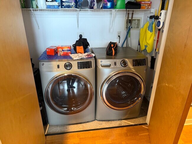 Building Photo - 160 Fremont St