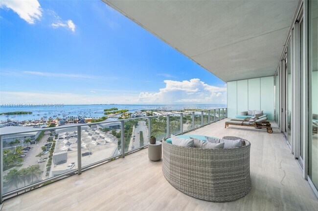 Building Photo - 2675 S Bayshore Dr